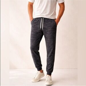 Vuori Men's Jogger Pants Size M Gray Camo Short Inseam (26.5) Stretch Drawstring